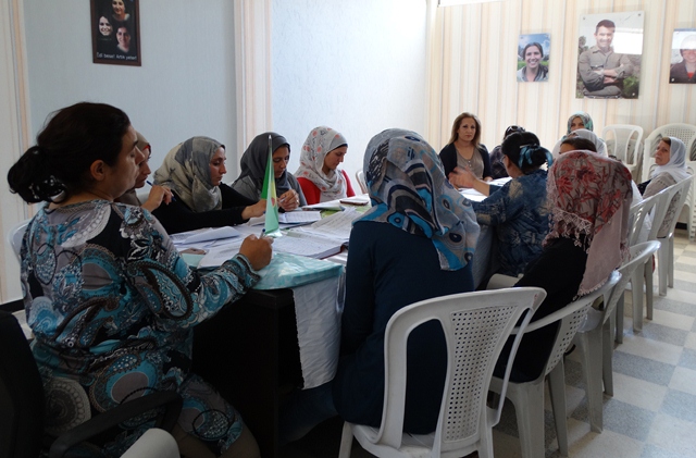 Photo of الـ PYD تعقد اجتماعاً للمرأة في عفرين
