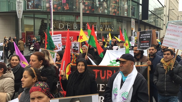 Photo of الجالية الكردية تتظاهر في ليفربول ضد سياسة الدكتاتور اردوغان