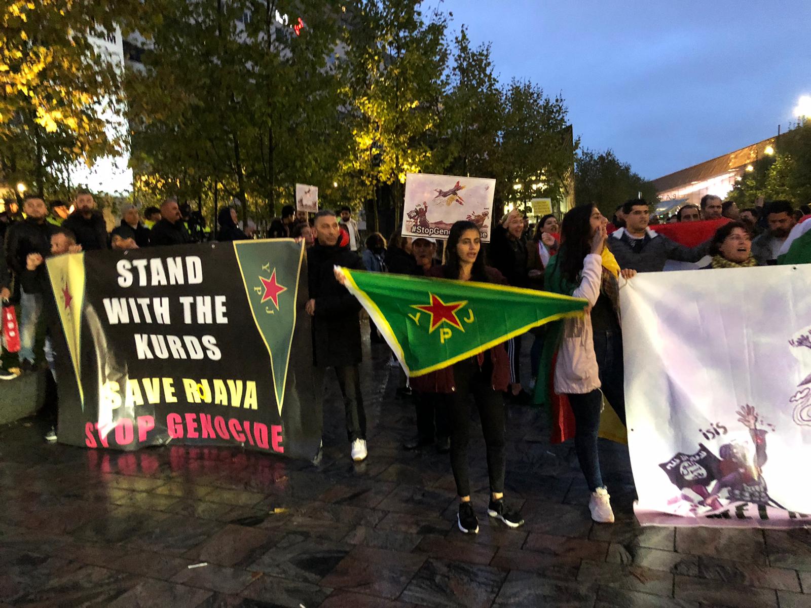 Photo of تضامناً مع مقاومة روج آفا الجالية الكردستانية تنتفض في روتردام