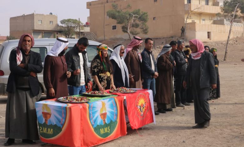 Photo of أهالي عين عيسى يحتفلون بالذكرى ال٤٣ لتأسيس حزب العمال الكردستاني