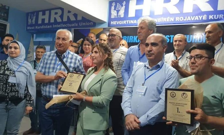 Photo of HRRK يكرم الشباب الفائزين بجائزة مسابقة الشعر الكردي  للشباب