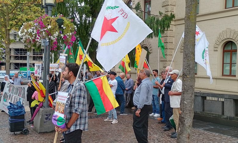 Photo of الكردستانيون مستمرون بفعالياتهم واعتصاماتهم في ألمانيا