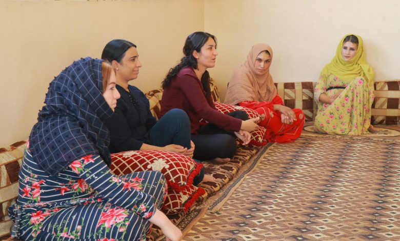Photo of مجلس المرأة في الـ PYD   يعقد اجتماعاً لنساء عشيرة “بني سبعة” في ناحية تل حميس